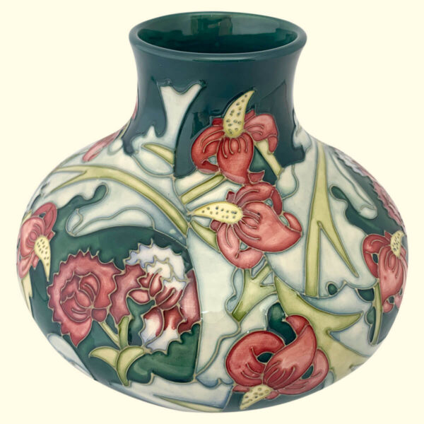 MOORCROFT Leicester vase on the 32/8 shape