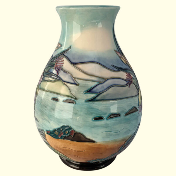 MOORCROFT Islay vase on the 7/7 shape