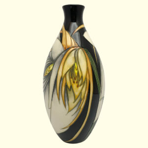 MOORCROFT Moonflower vase on the 9/9 shape