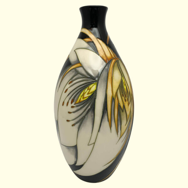 MOORCROFT Moonflower vase on the 9/9 shape