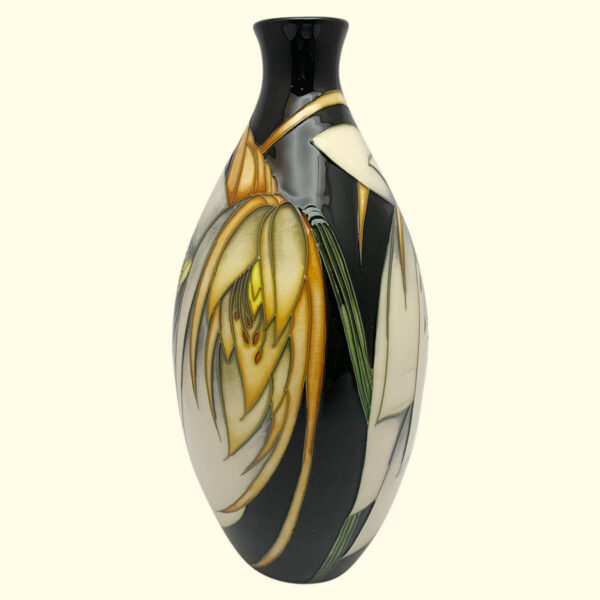 MOORCROFT Moonflower vase on the 9/9 shape