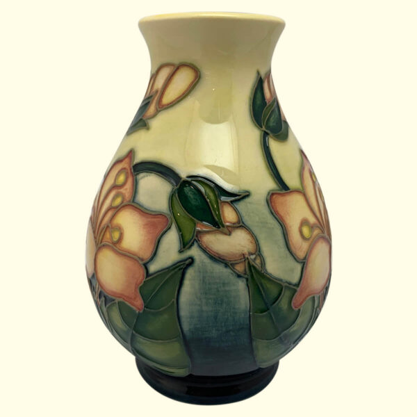 MOORCROFT Water Cranesbill vase on the 7/5 shape