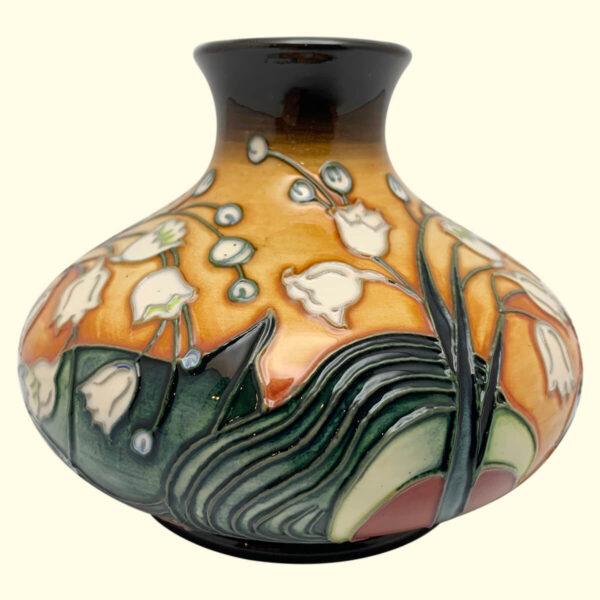 MOORCROFT Lily of the Valley vase on the 32/5 shape