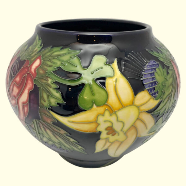 MOORCROFT Diamond Jubilee vase on the 402/4 shape