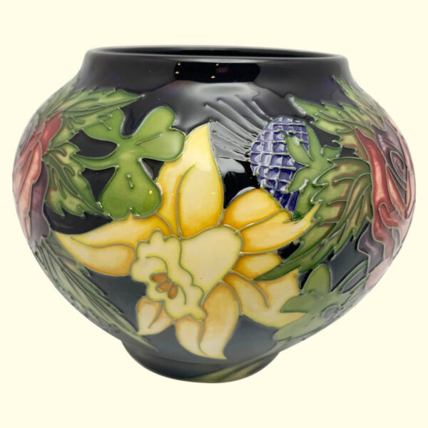 MOORCROFT Diamond Jubilee vase on the 402/4 shape